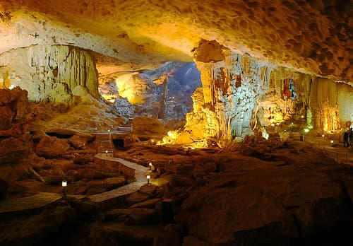 Thạch nhũ trong hang động Phong Nha