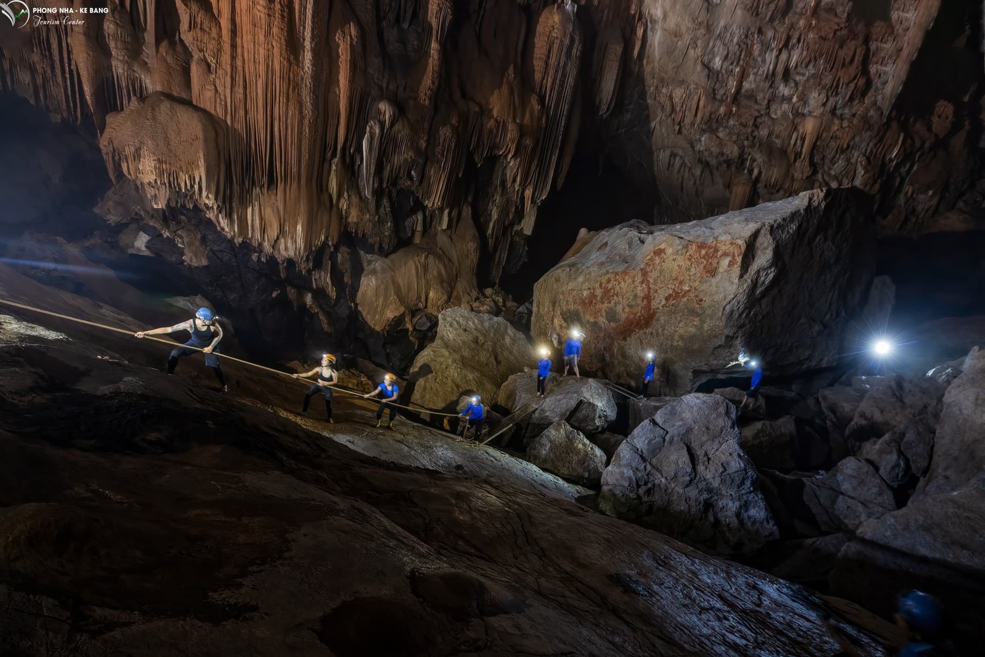 Động Phong Nha: Chinh phục Xuyên Sơn Hồ và khám phá 4500m chiều sâu bí ẩn